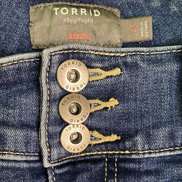 Torrid Medium Wash Mid Rise Jegging Size 14 Tall - Picture 5 of 7